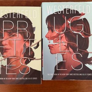 Scott Westerfeld Uglies & Pretties Series Books  2 included